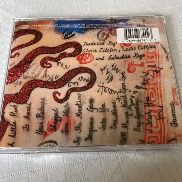 🎶PRICING🎶 Gloria Estefan CD & DVD - Unwrapped Music CD & Famous DVD - Picture 6 of 7